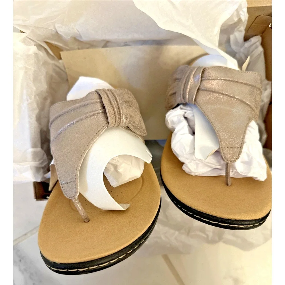 Clark's Women Size 12‎ Wide Laurieann Rae Thong Slide Sandal Taupe Metallic